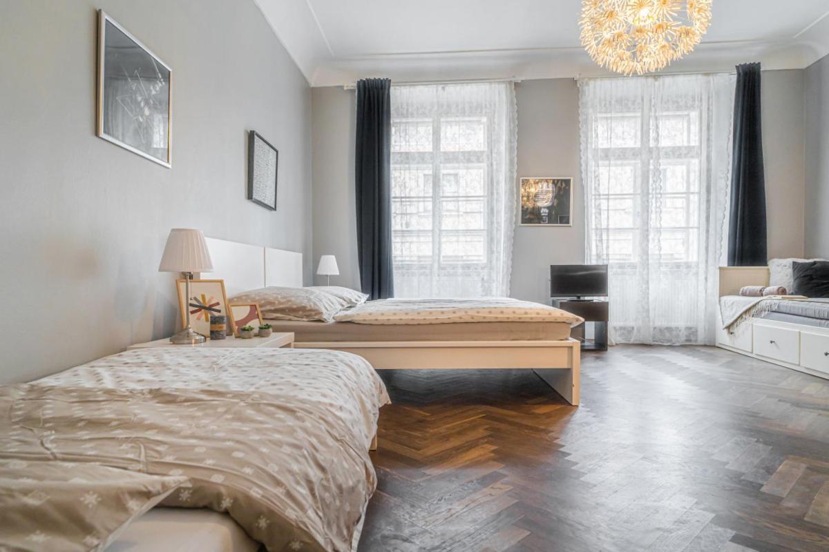 Bright Studio Close To Charles Bridge And Prague Castle Apartment Bagian luar foto