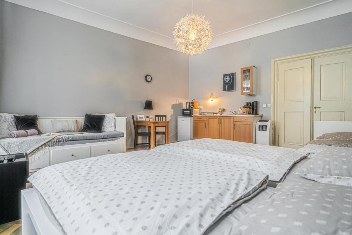 Bright Studio Close To Charles Bridge And Prague Castle Apartment Bagian luar foto