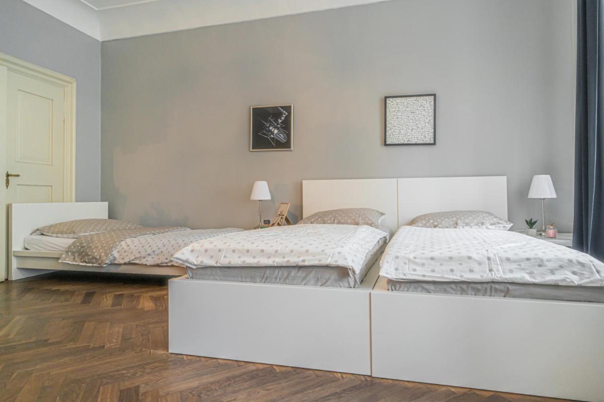 Bright Studio Close To Charles Bridge And Prague Castle Apartment Bagian luar foto