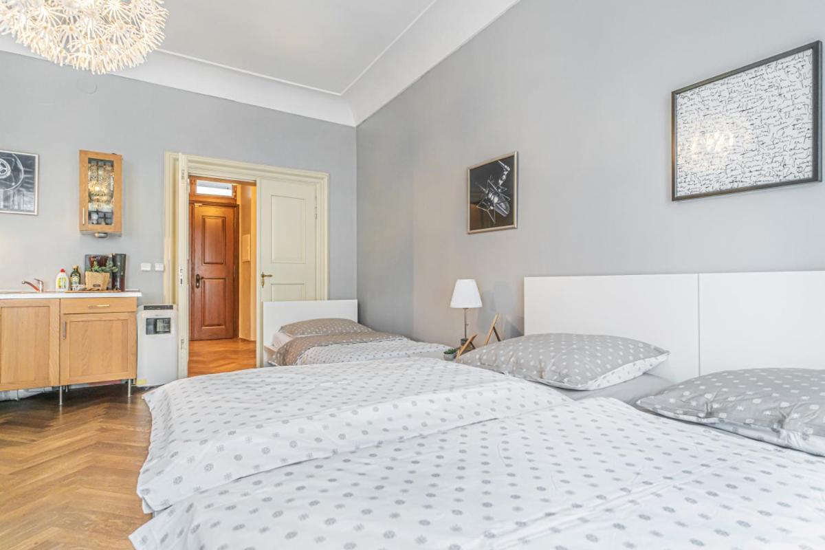 Bright Studio Close To Charles Bridge And Prague Castle Apartment Bagian luar foto