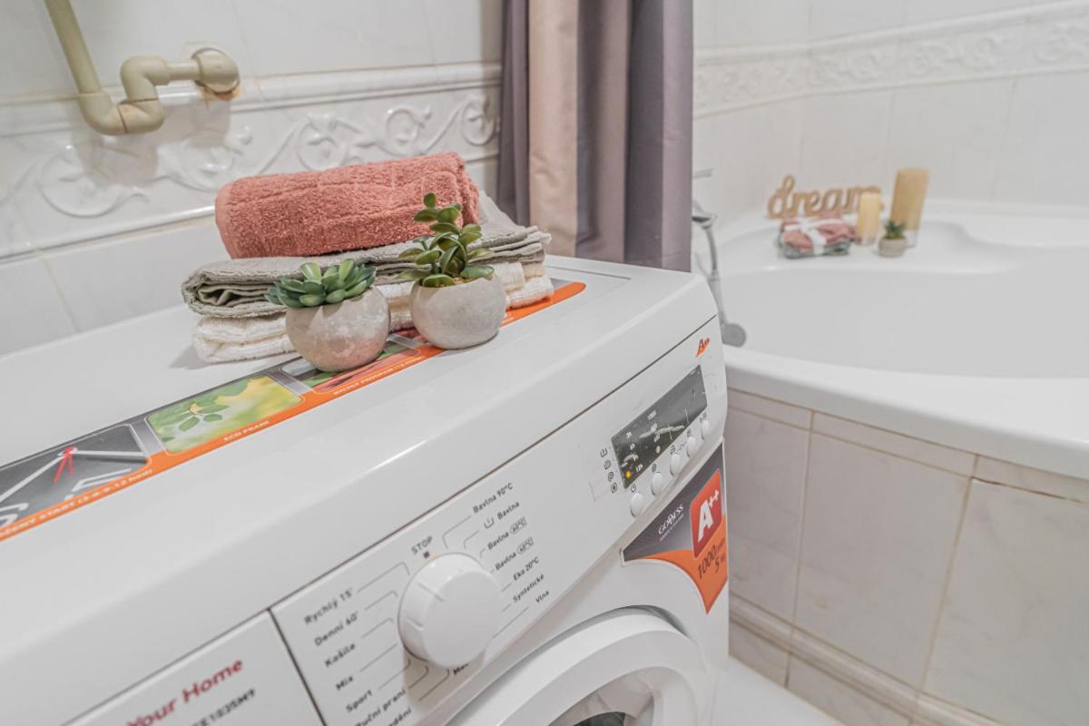 Bright Studio Close To Charles Bridge And Prague Castle Apartment Bagian luar foto